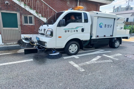 홍성군, 친환경 전기노면청소차 운행 개시