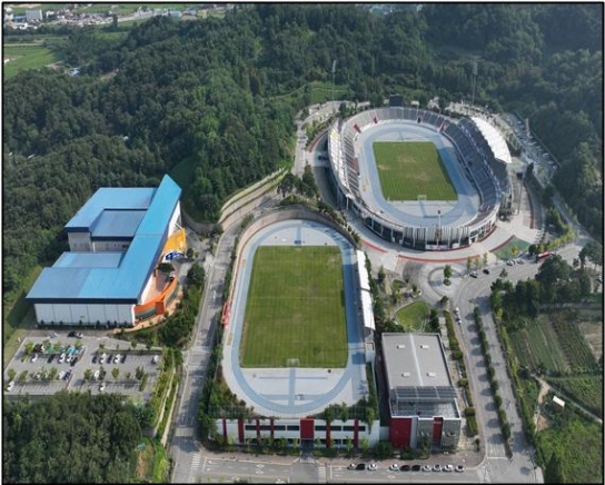 아산시, 이순신종합운동장 천연 잔디 시민들에게 무료로 나눠준다.