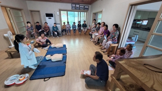 예산군보건소, 경로당에 비상용안전구급함·심폐소생기구함 설치