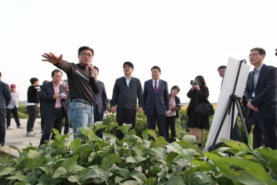 권재한 농촌진흥청장, 당진시 콩자립형 융복합단지 및 바이오월 생산현장 방문