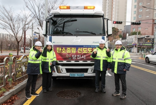 당진시, 수소전기 노면 청소차 오성환 시장 직접 시연