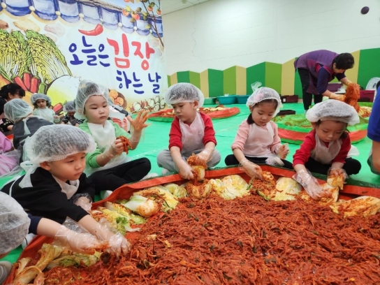 어린이들에게 전통 식품의 소중함을, 인천시 김치 담그기 행사 열어