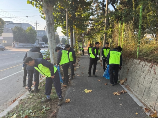 안산시, 올해 산단 환경정화 청정챌린지 마무리… 18톤 쓰레기 수거 성과
