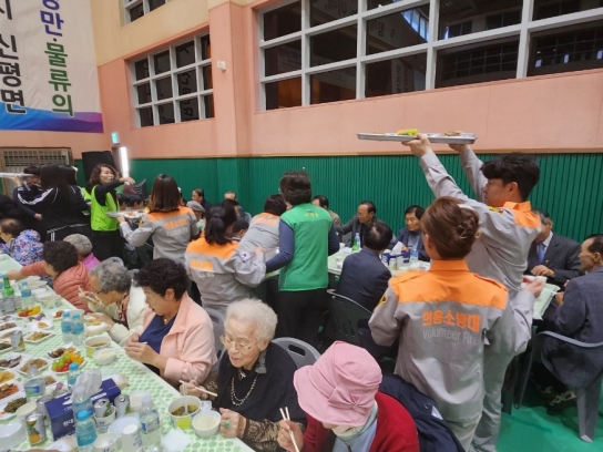 당진소방서 신평면의용소방대, 어르신 한마당 잔치서 봉사활동 펼쳐