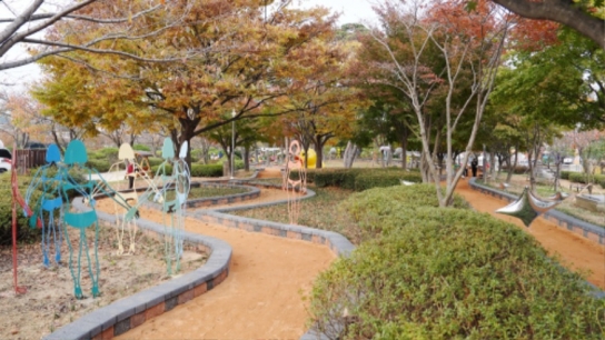 서산시, 중앙호수공원 황톳길 조성 개장식 개최
