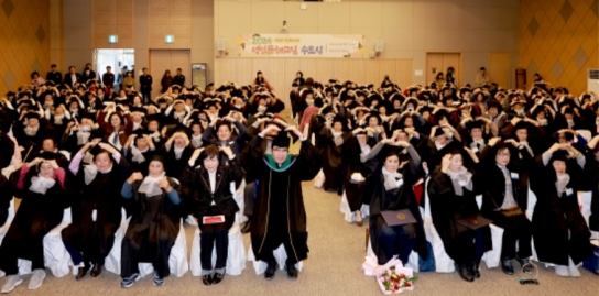 보령시, 성인문해교실 수료식 개최, 어르신들의 성취감 높여