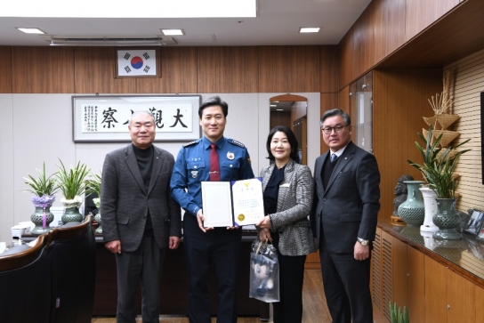 당진경찰서장, 보이스피싱 피해 예방  농협은행원 감사장 수여
