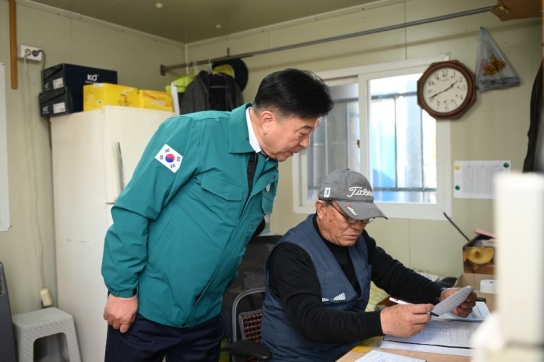 최재구 예산군수, 가축전염병 차단 위한 거점소독시설 현장 방문