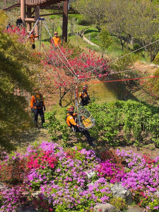 삼선산을 무대로 실전처럼... 당진소방서, 유관기관과 산악사고 대응능력 강화 훈련
