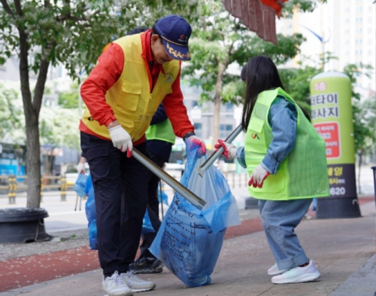 서산시·청년정책네트워크, 중앙호수공원 환경정화 활동