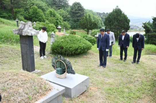 홍성군, 광복80주년 맞아 독립유공자 묘소 참배