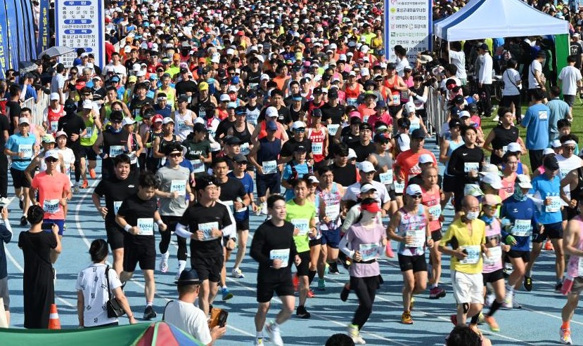 23일 (홍성군, 이봉주보스턴제패기념 제24회 홍성마라톤 자원봉사자 모집).jpg